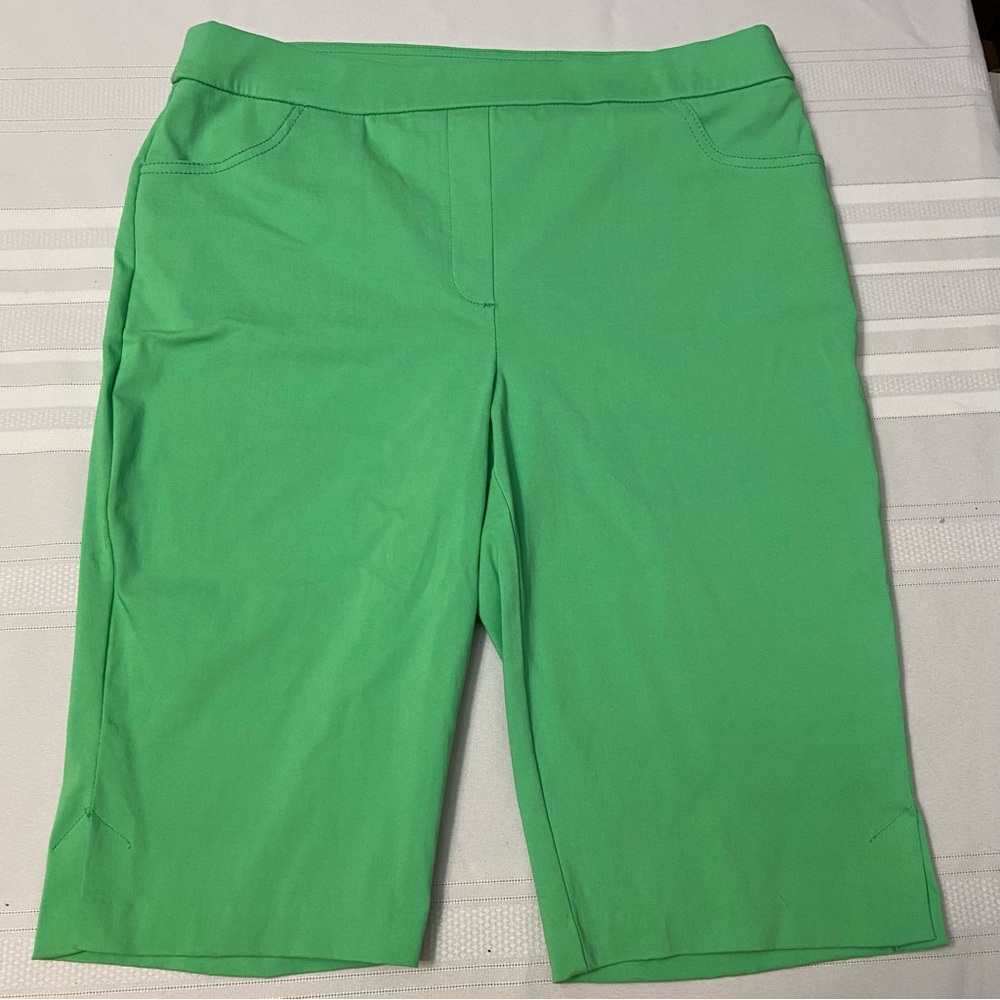Green Stretch Womens Shorts Elastic Waist & Side Pockets  size 10
